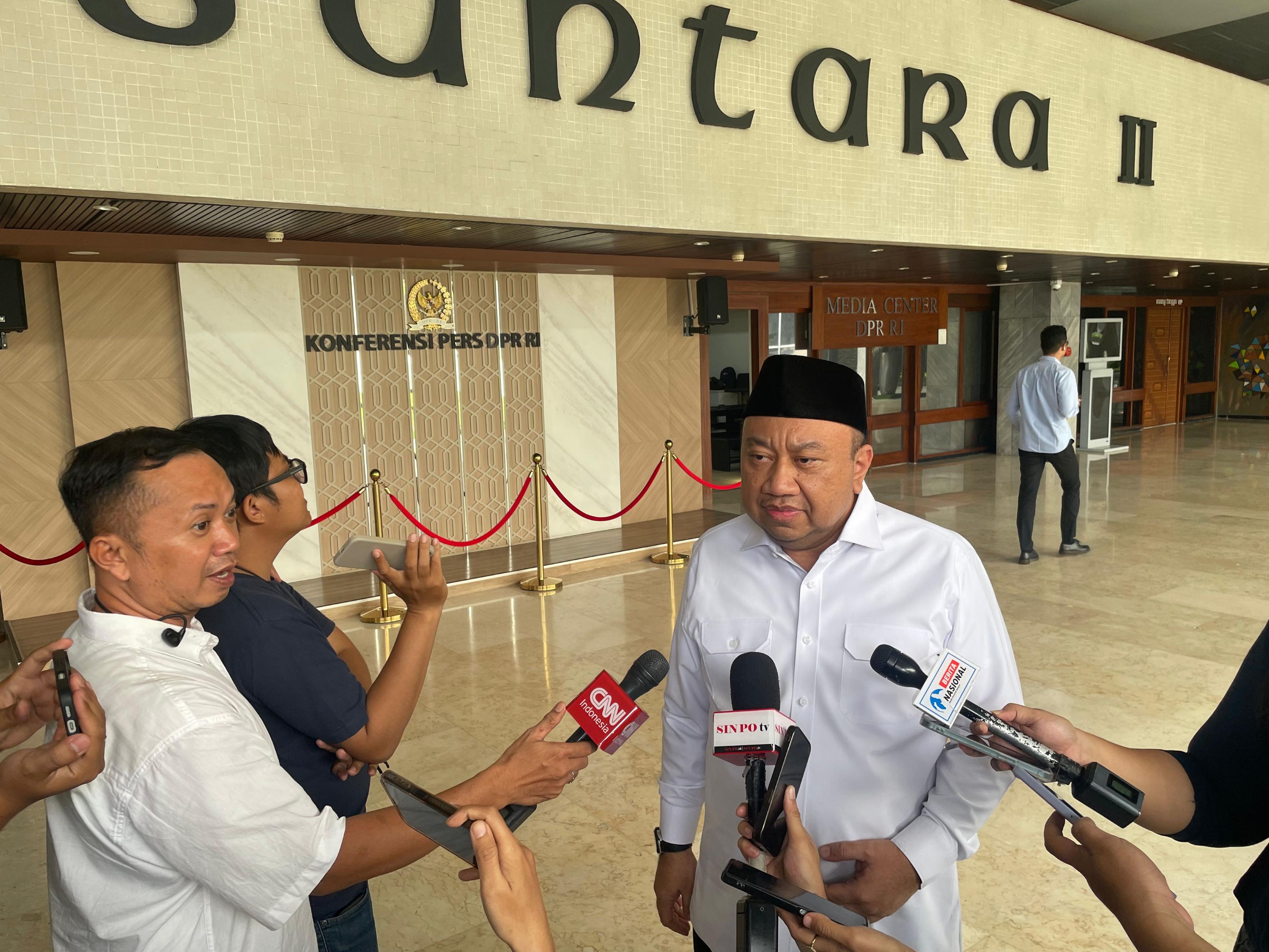 Wakil Ketua Komisi X DPR RI Lalu Hadrian Irfani di Kompleks Parlemen Senayan, Jakarta. (BeritaNasional/Ahda)
