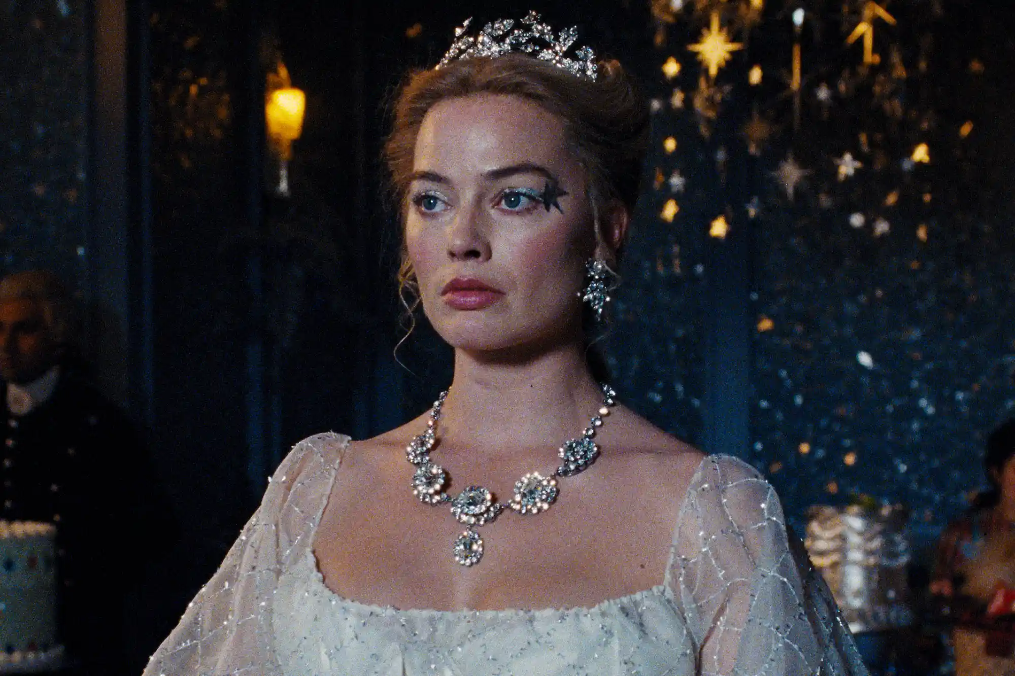 Margot Robbie sebagai Cathy dalam film Wuthering Heights (2026). (BeritaNasional/Warner Bros.)