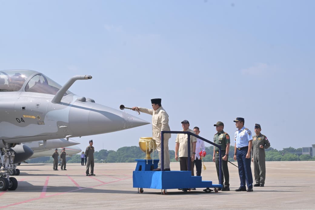 Presiden Prabowo Subianto menyerahkan Alutsista baru untuk TNI di Lanud Halim Perdanakusuma, Jakarta, Senin (18/5/2026).