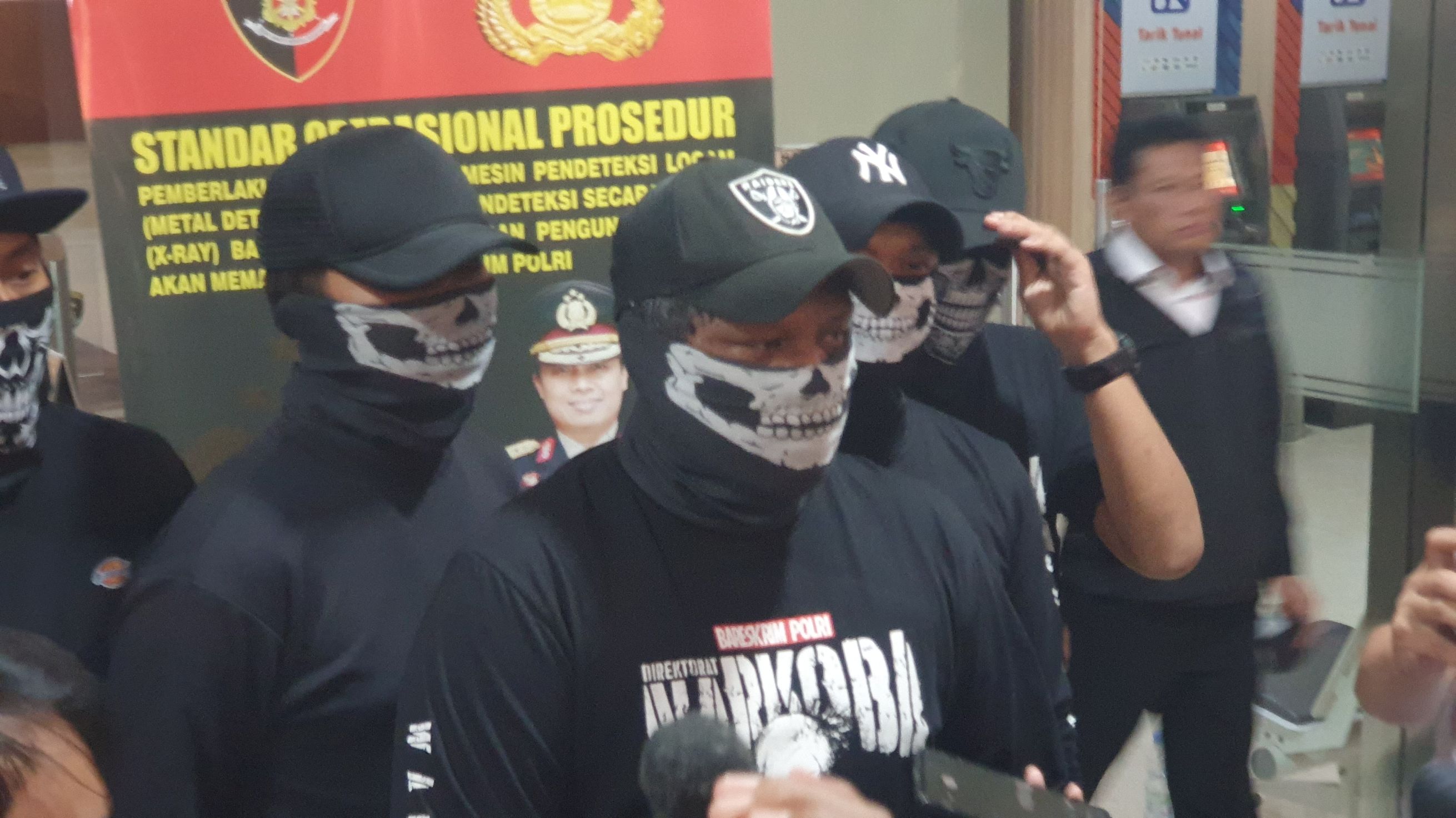Dittipid Narkoba Bareskrim Polri telah membawa eks Kasat Narkoba Polres Kutai Barat AKP Deky Jonathan Sasiang ke Jakarta. (BeritaNasional/Bachtiar)