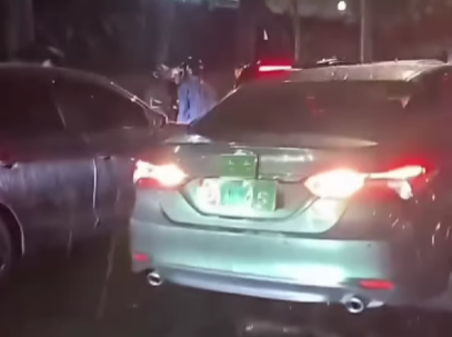 Viral Mobil Dinas TNI Diduga Lawan Arah di Jaksel. (Foto/instagram suaraakarrumputt)