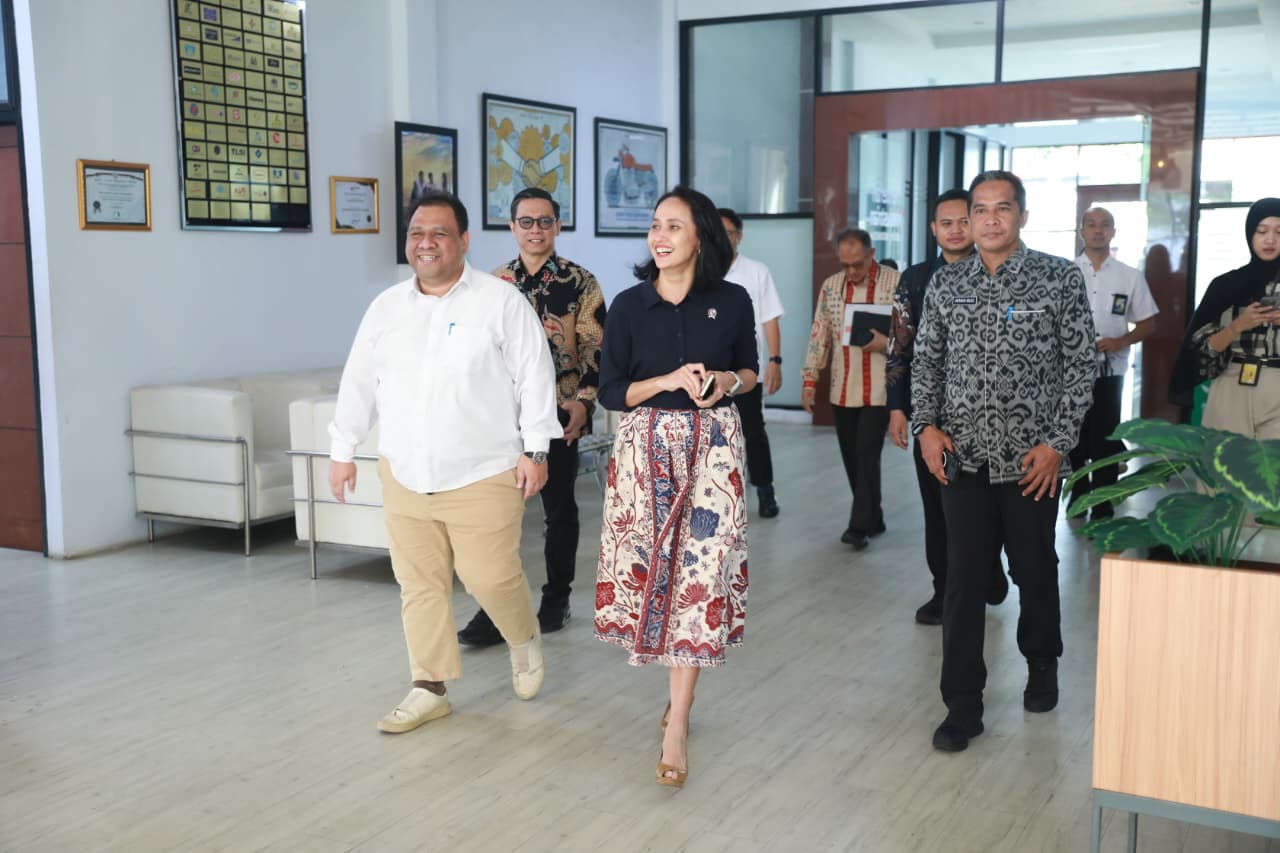 Wakil Menteri Pelindungan Pekerja Migran Indonesia (P2MI) melakukan kunjungan kerja ke Balai Diklat Industri milik Kementerian Perindustrian di Jakarta. (BeritaNasional/Elvis/HO P2MI)