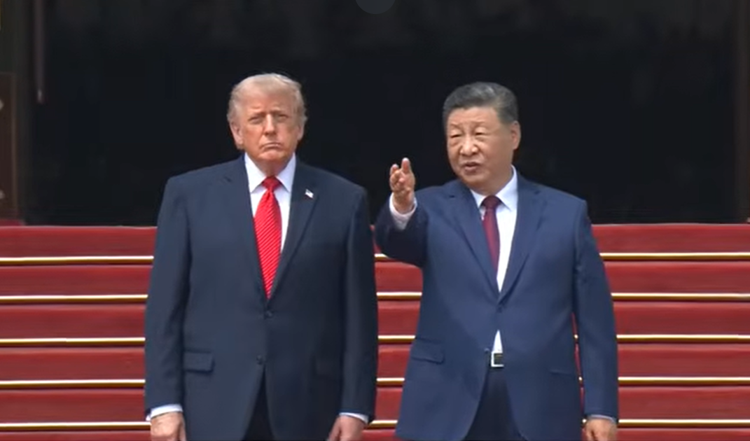 Pertemuan Presiden China Xi Jinping (kanan) dan Presiden AS Donald Trump (kiri) di Beijing, Kamis (14/5/2026). (BeritaNasional/YT White House)