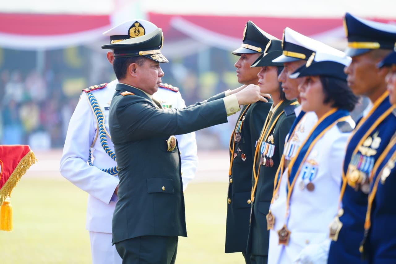 Panglima TNI Jenderal Agus Subiyanto melantik 1.737 perwira remaja TNI di Magelang, Jawa Tengah, Kamis (25/6/2026). (BeritaNasional/Puspen TNI)