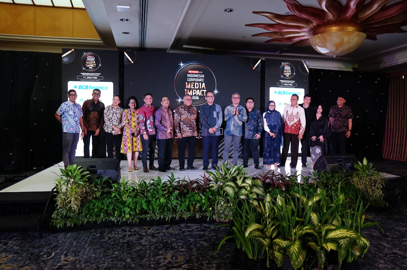 Perusahaan penerima penghargaan berfoto bersama. (BeritaNasional/Lydia)