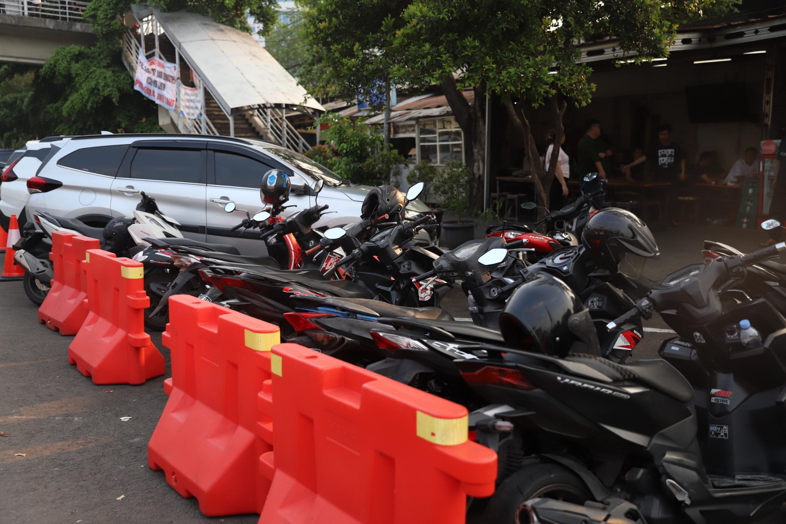 4 Kendaraan Diderek dalam Penertiban Parkir Liar di Cawang. (Foto/istimewa)