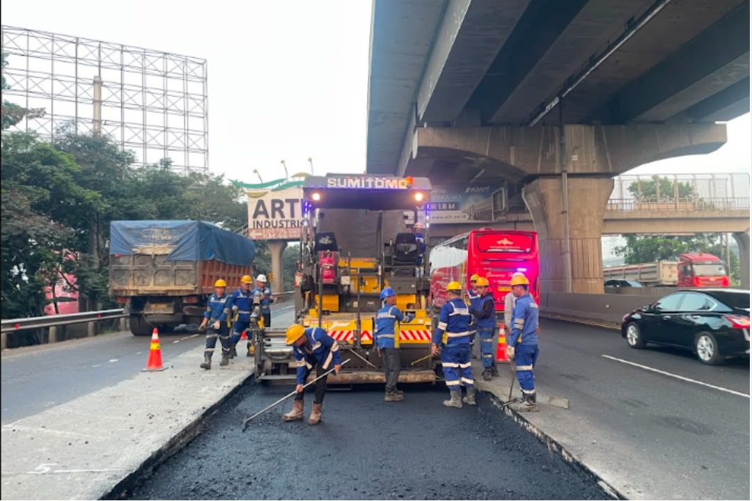 Perbaikan Ruas Jalan Tol Jakarta-Cikampek. (Foto/Jasa Marga)
