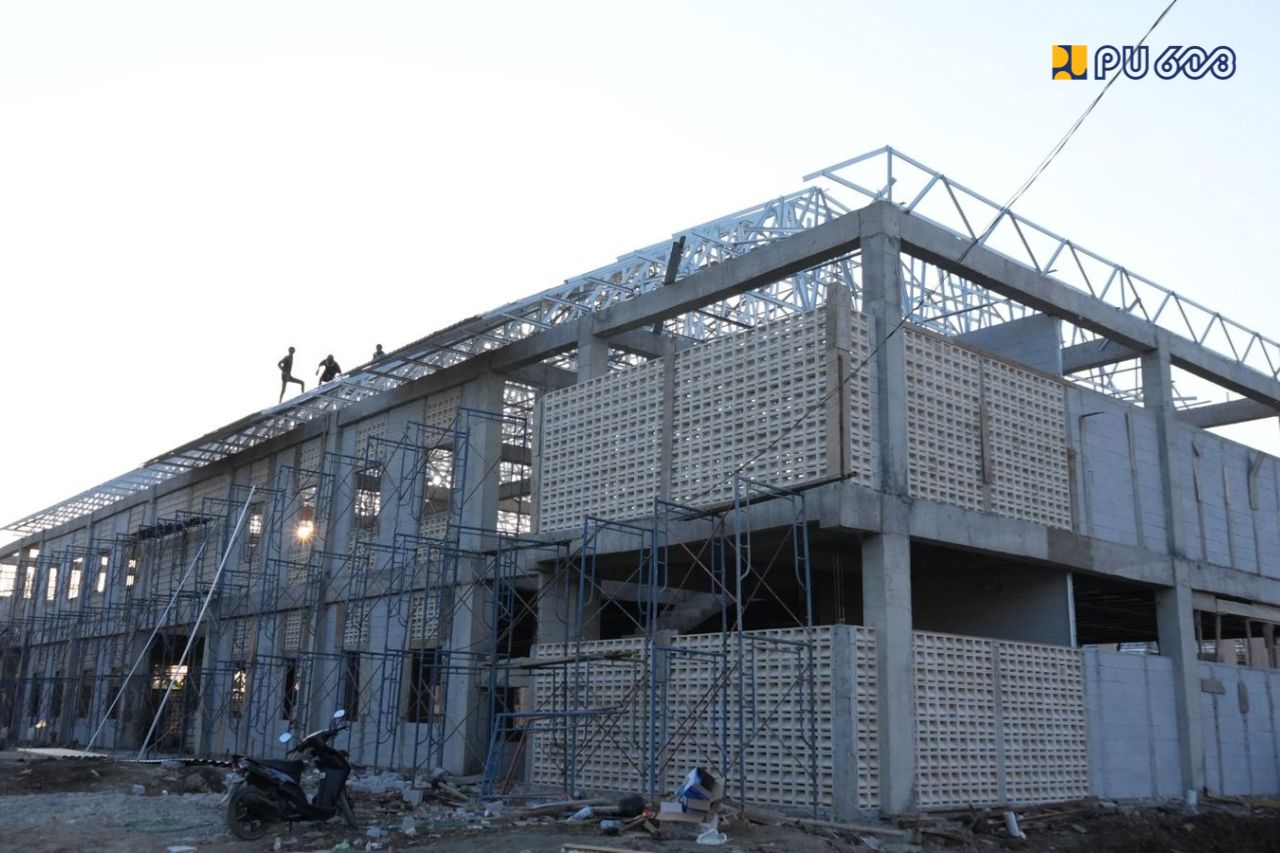 Pembangunan gedung SR di Cirebon Jawa Barat. (BeritaNasional/KemenPU)