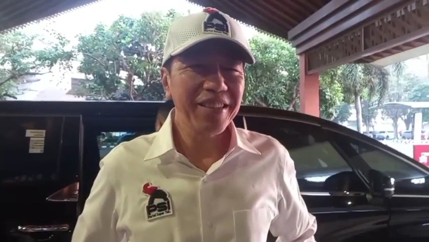 Berangkat ke Lampung, Jokowi Tampil Kenakan Kemeja Berlogo PSI. (Foto/istimewa)