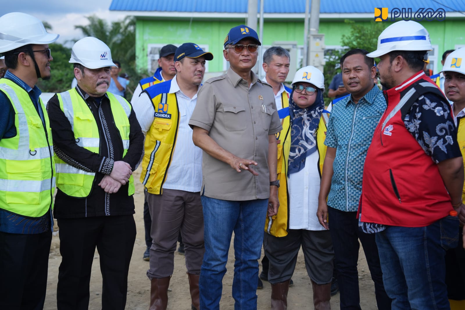Menteri PU Dody Hanggodo saat menatangi sekolah rakyat di Aceh. (BeritaNasional/KemenPU)