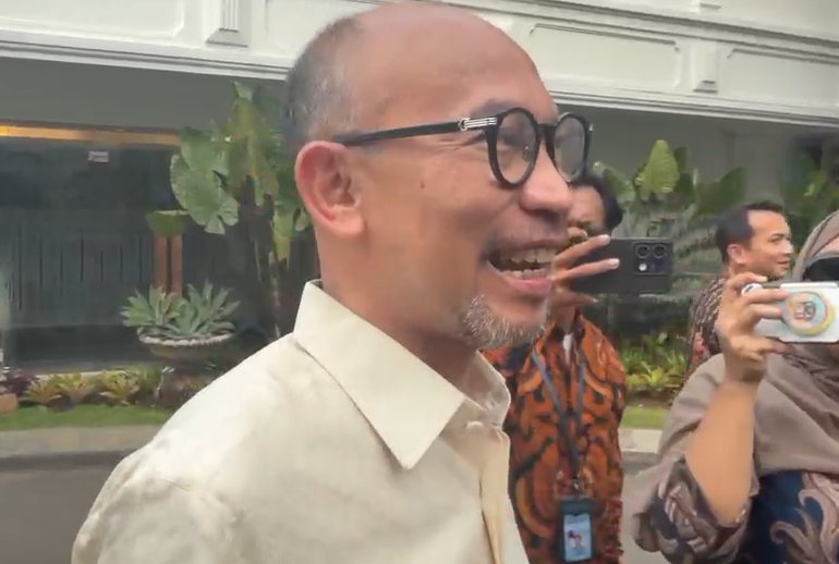Anggota DEN Chatib Basri  datang ke Istana Merdeka Jakarta. (BeritaNasional/Lydia)