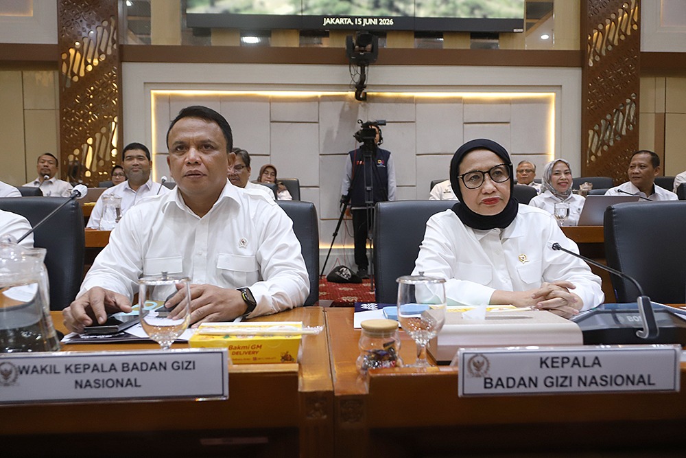 Kepala BGN Nanik S Deyang dan wakilnya saat rapat dengan Komisi IX DPR. (BeritaNasional/Elvis)
