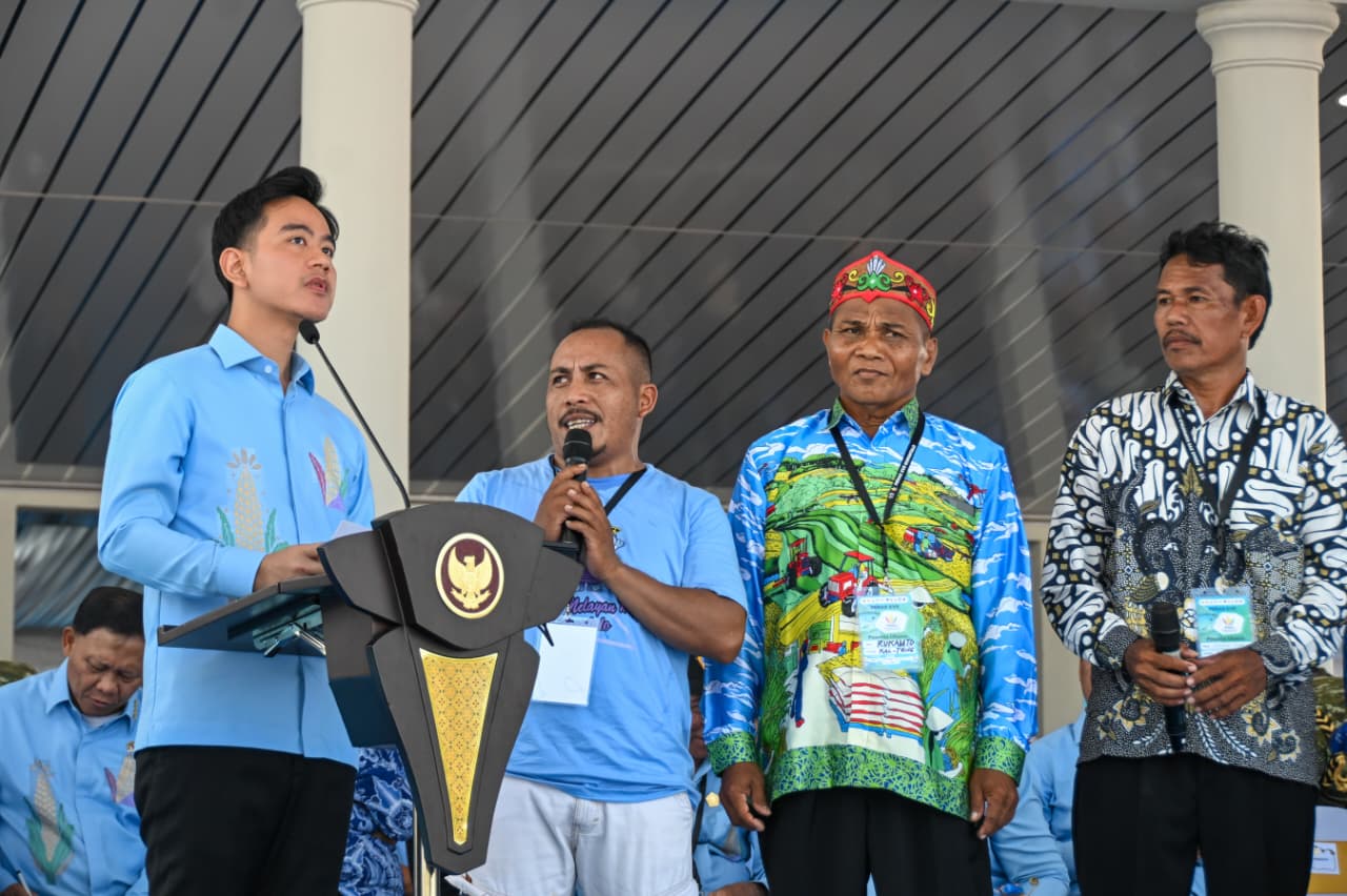 Wapres Gibran Rakabuming Raka (kiri) saat membuka Penas Petani Nelayan XVII 2026 di GOR David Tony, Kabupaten Gorontalo. (Foto/Setwapres)