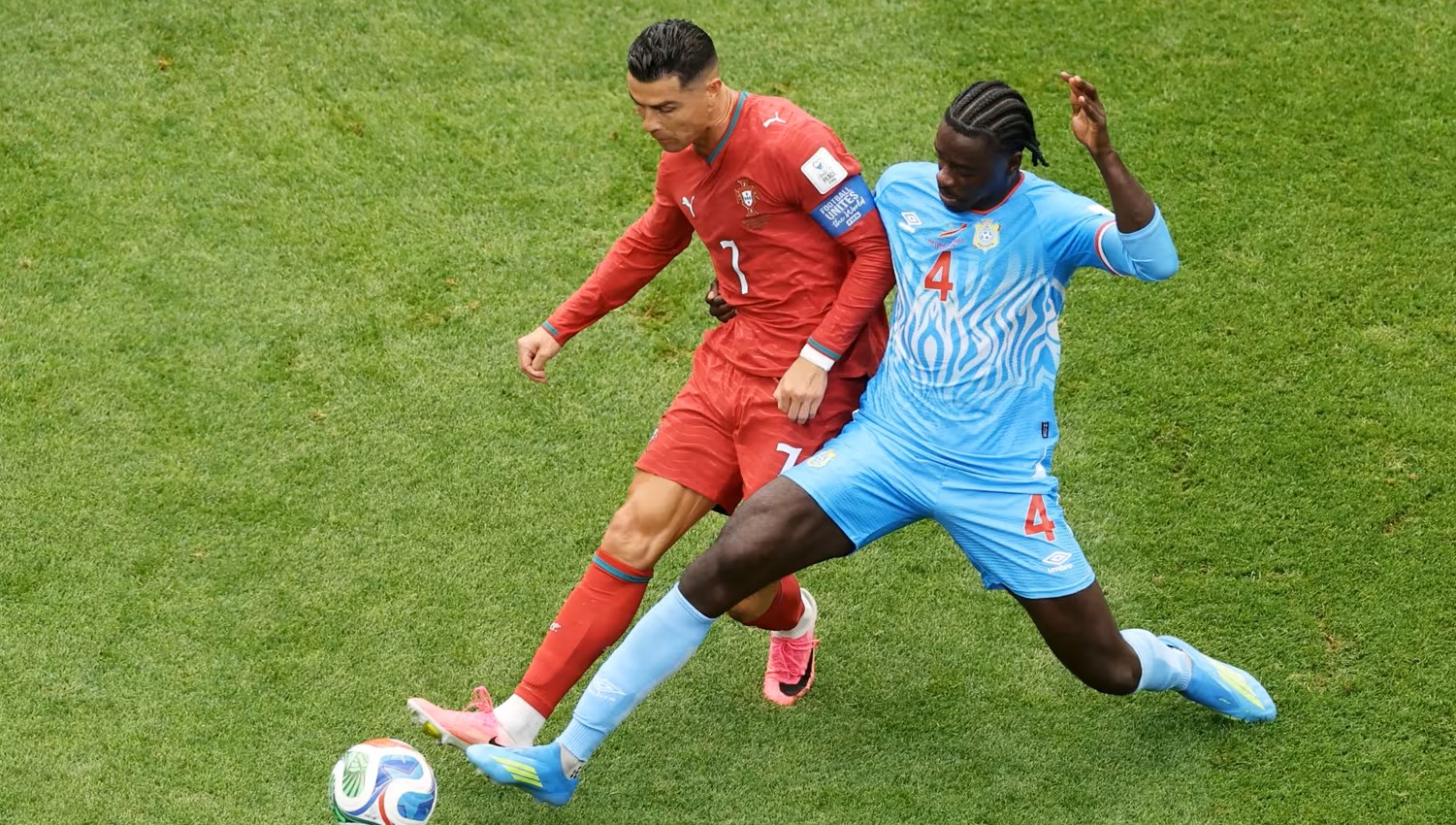 Kapten Timnas Portugal Cristiano Ronaldo (kiri). (Foto/FIFA)