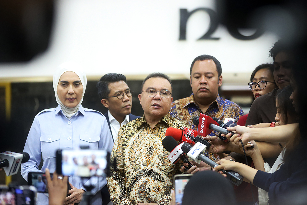 Pimpinan DPR RI memberikan keterangan kepada wartawan terkait MBG. (BeritaNasional/Elvis Sendouw)