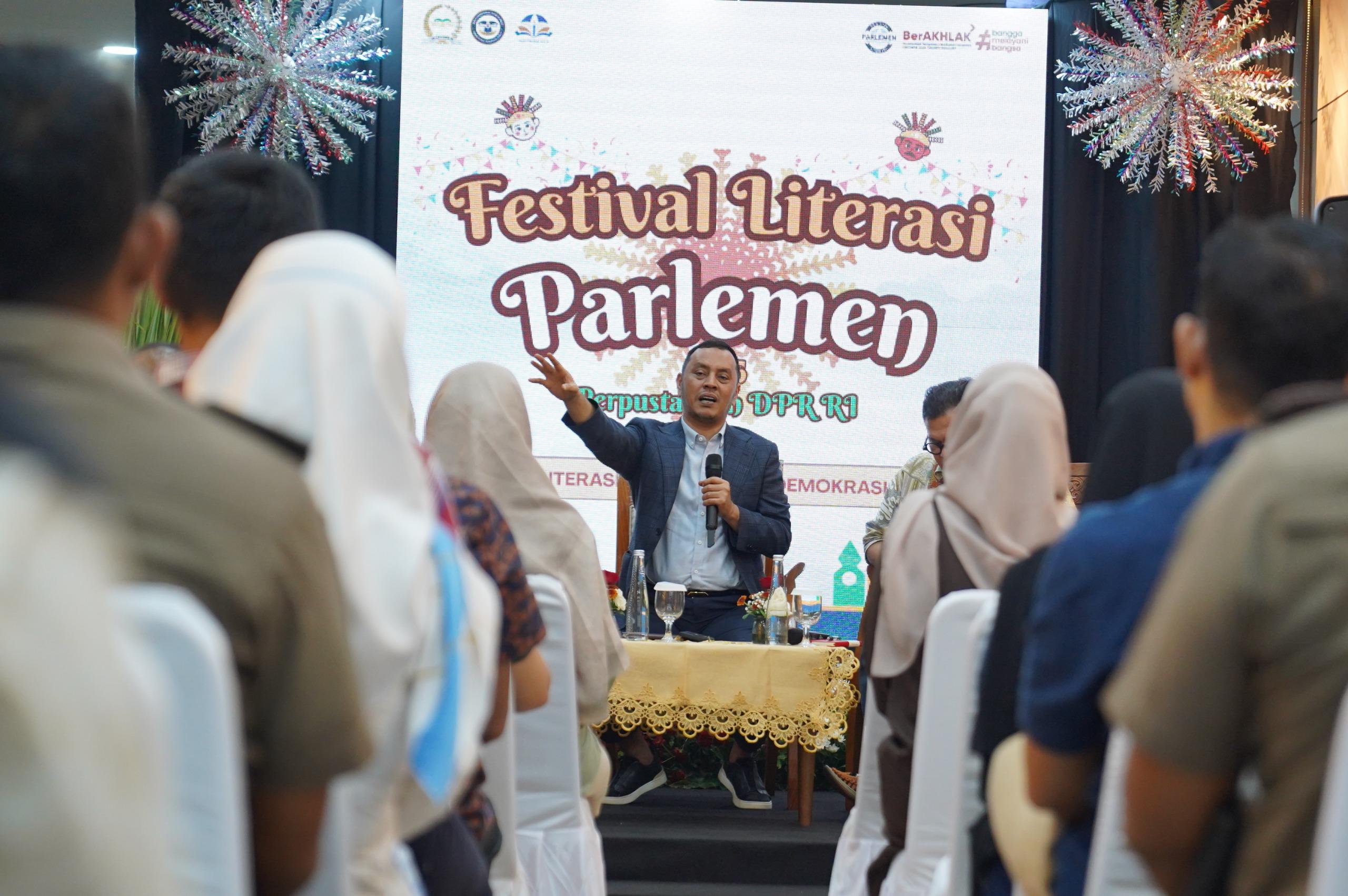 Anggota DPR sekaligus penggerak literasi Willy Aditya. (BeritaNasional/istimewa)