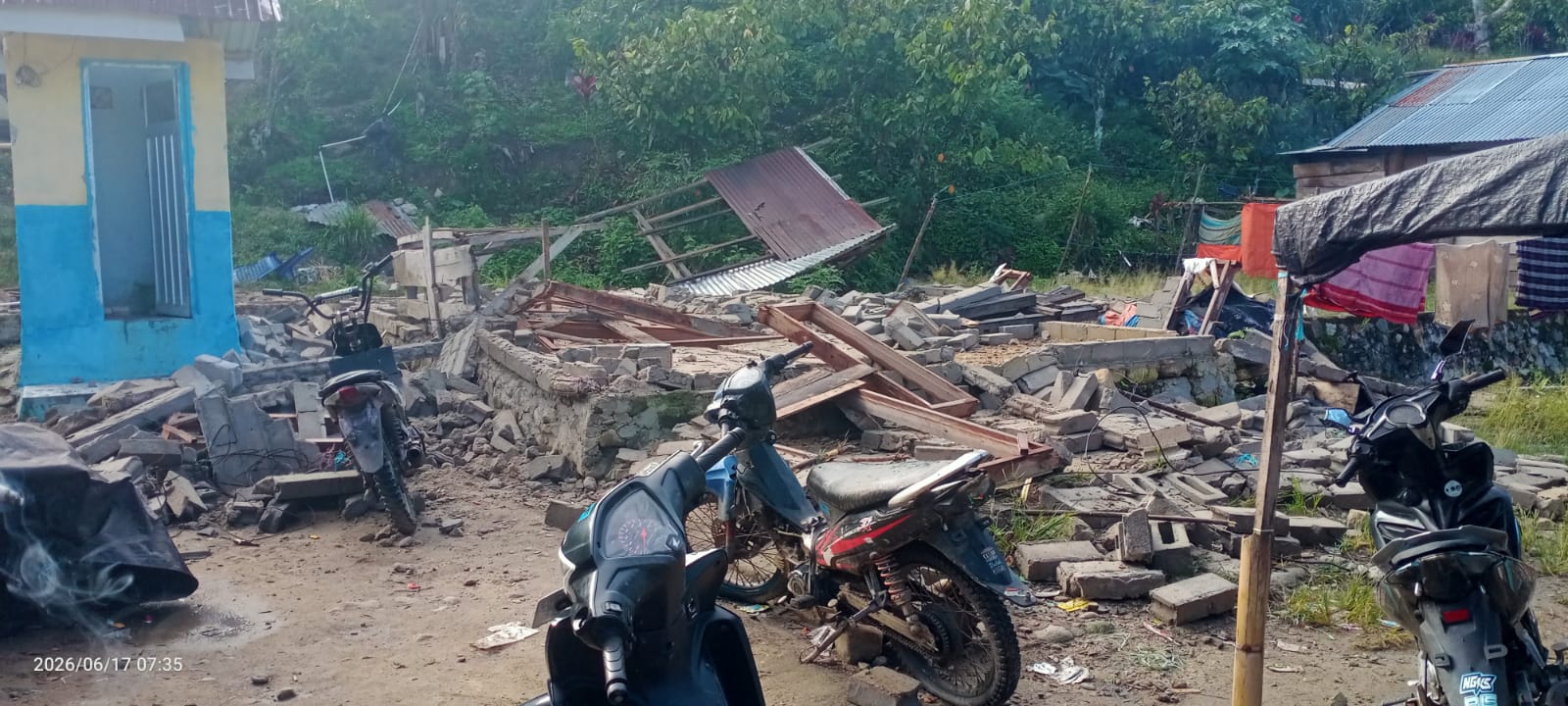 Rumah warga korban gempa Sulteng rata dengan tanah. (BeritaNasional/BNPB)
