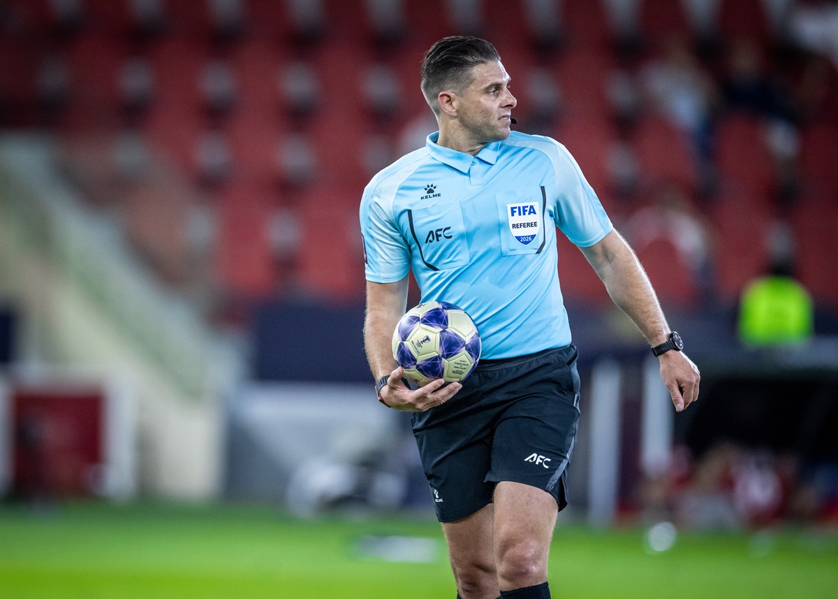 Petugas Video Assistant Referee (VAR), Shaun Evans. (Foto/AFC)