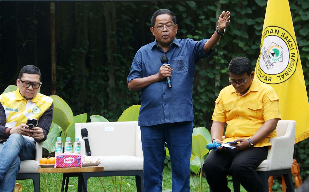 Wakil Ketua DPP Golkar, Idrus Marham (kanan) bersama Wakil Ketua Baleg DPR RI Ahmad Doli Kurnia saat menghadiri kegiatan Pengajian Ideologi Kebangsaan 4 (PIK-4) dalam rangka menyambut Hari Lahir Pancasila 2026 di Halaman Kantor Golkar DPD Golkar DKI Jakarta, Senin (1/6/2026).  (Beritanasional.com/Oke Atmaja)