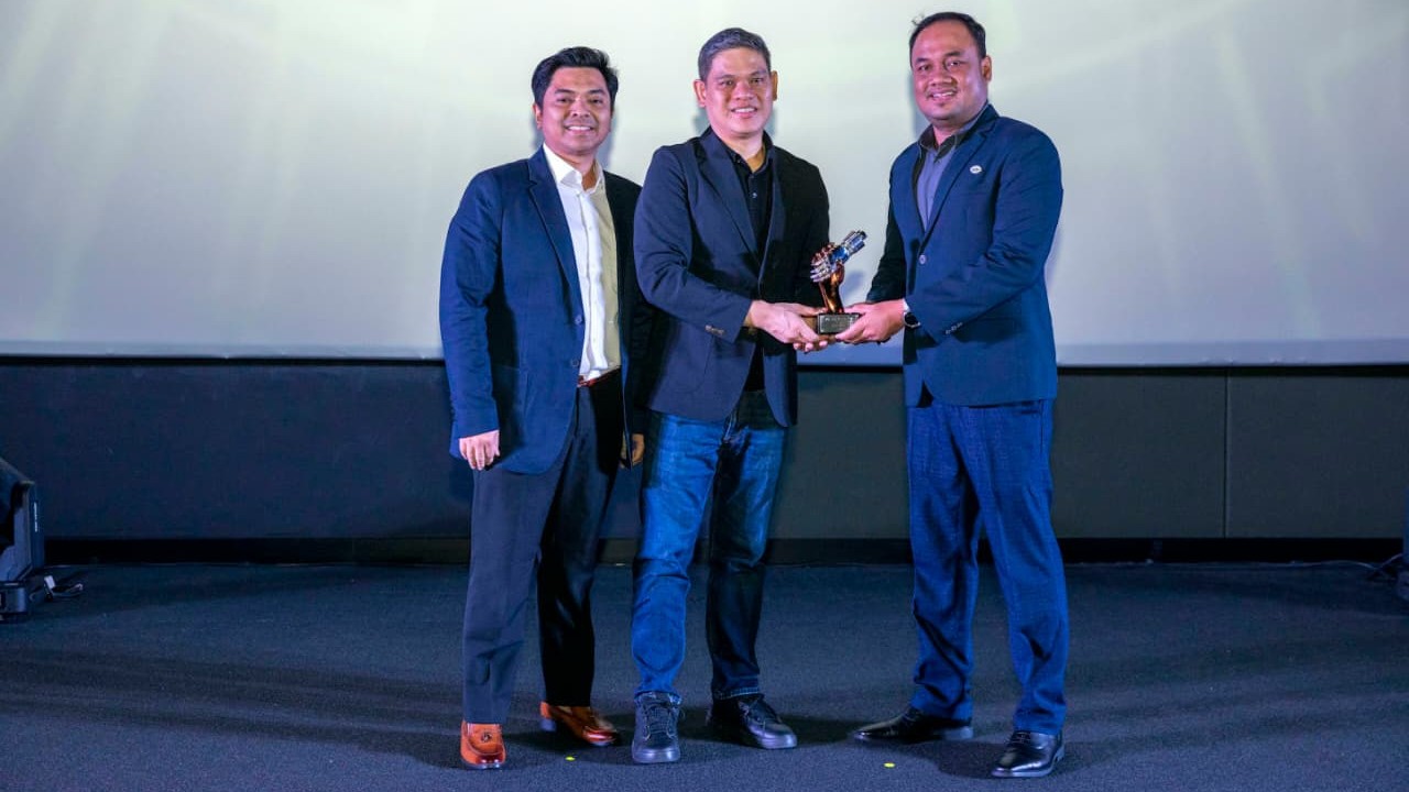 Dari kiri, Business Contract Manager and Sales JEC Group ⁠Dicky Taruna dan COO MCorp Iwan Setiawan. (Foto/Ist)