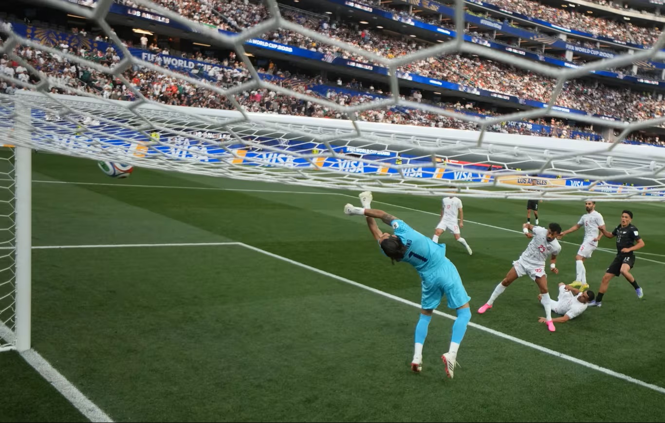 Pertandingan Iran vs Selandia Baru. (Foto/FIFA)