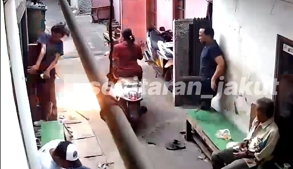 Ibu dan Anak Nyaris Jadi Korban Molotov di Koja Jakut. (Foto/instagram sekitaran_jakut)