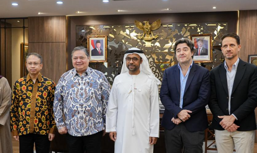 Menko Perekonomian Airlangga Hartarto (dua dari kiri) saat pertemuan dengan Duta Besar UEA untuk Indonesia Abdulla Salem Al Dhaheri. (Foto/Dok Kemenko Perekonomian)