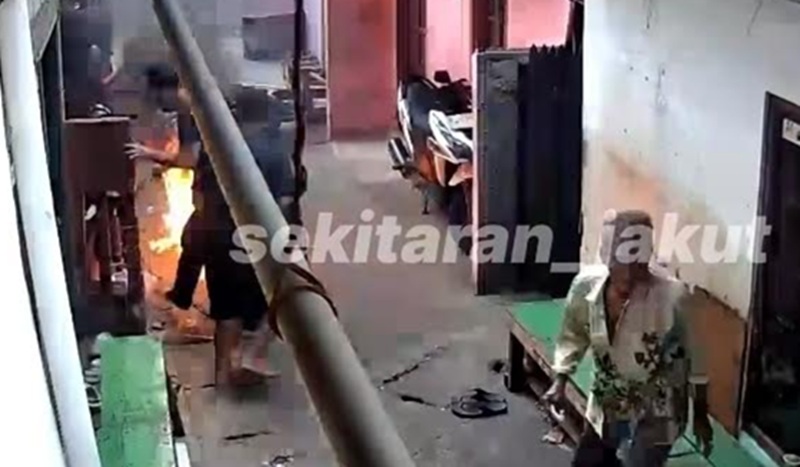 Pelemparan bom molotov di Koja (Beritanasional/Bachtiar)