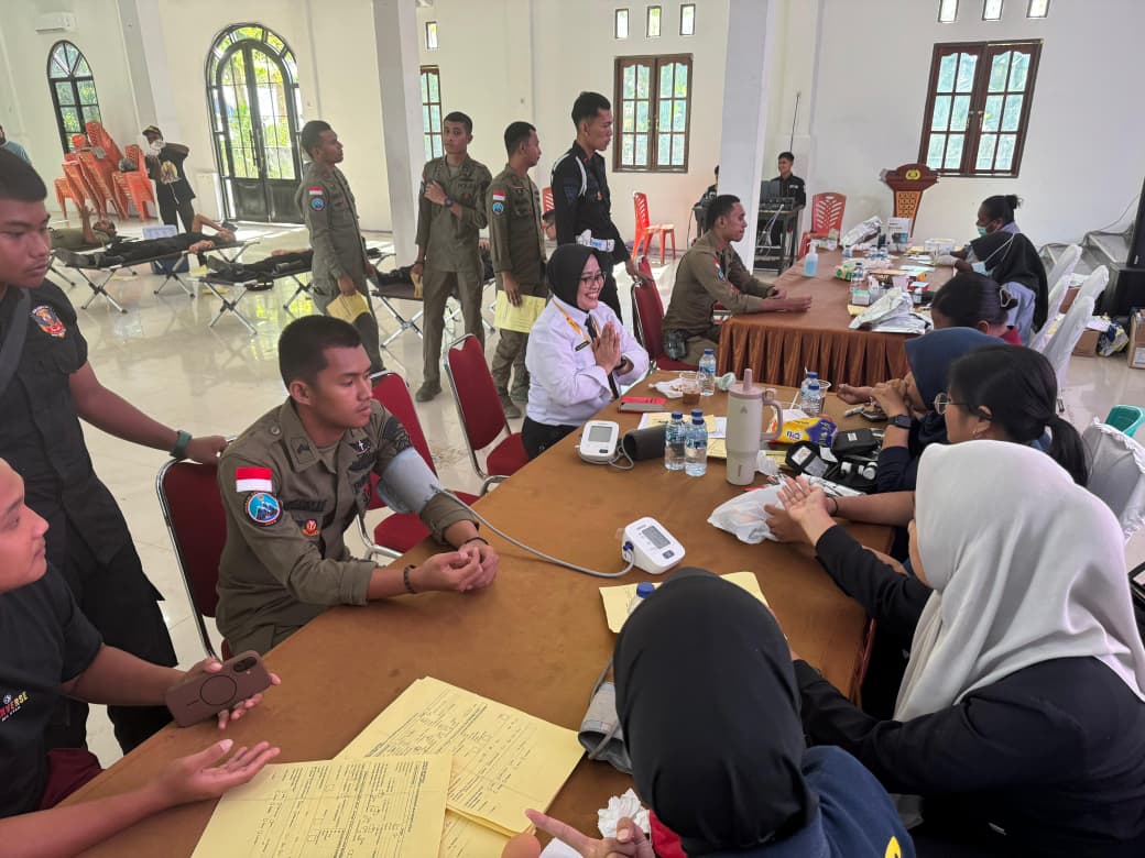 Personel Operasi Damai Cartenz 2026 gelar kegiatan donor darah jelang HUT Bhayangkara ke-80 di Aula Polres Nabire, Kamis (11/6/2026). (BeritaNasional/Humas Polri)