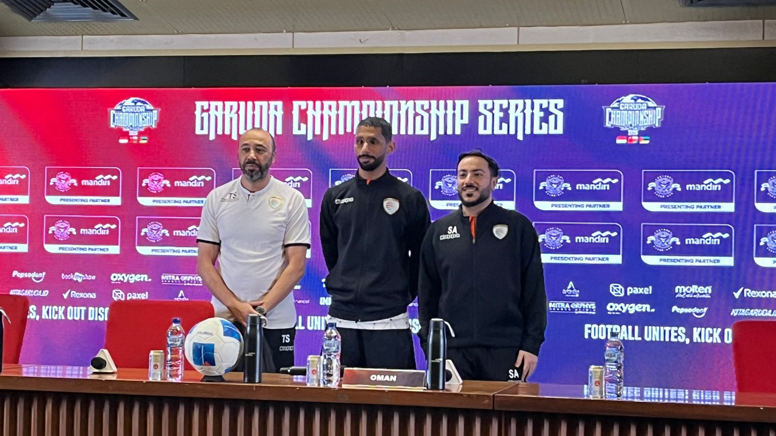 Pelatih Oman, Tarik Sektioui (kiri). (BeritaNasional/Harits)