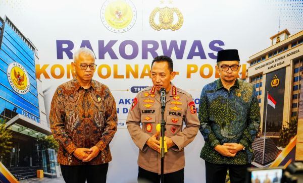 Kapolri Jenderal Listyo Sigit Prabowo (tengah). (BeritaNasional/Bachtiarudin Alam)