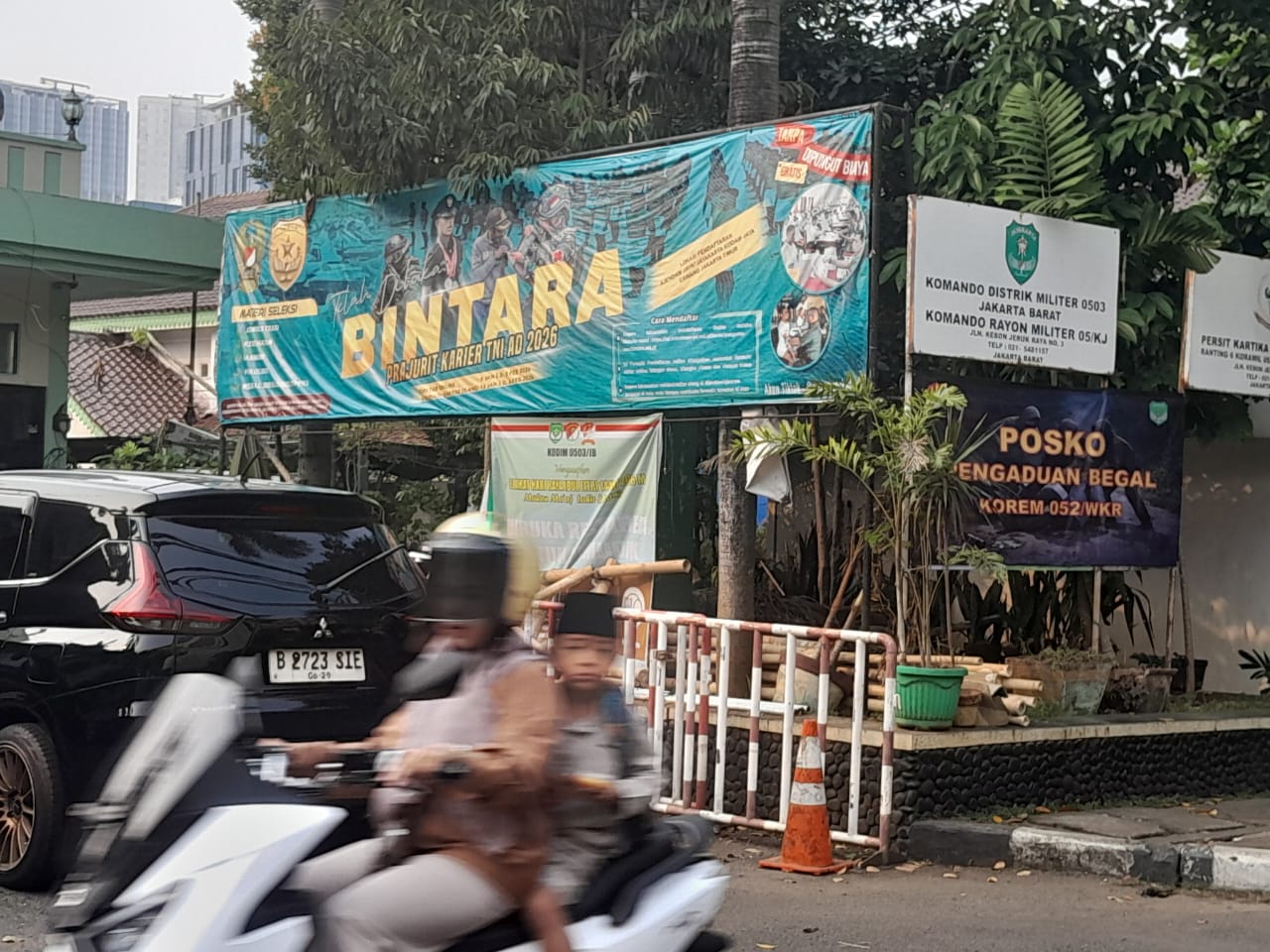 Kantor Koramil di Jakarta Barat membuka posko pengaduan korban begal. (BeritaNasional/Ami)