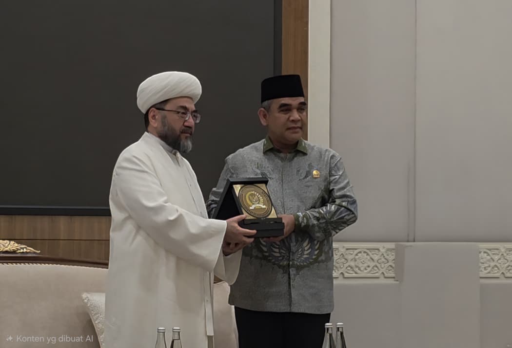 Ketua MPR RI Ahmad Muzani bersama delegasi MPR RI serta para ulama dari Indonesia bertemu dengan Grand Mufti Uzbekistan, Syekh Nuriddin Khaliqnazarov. (Foto/istimewa)