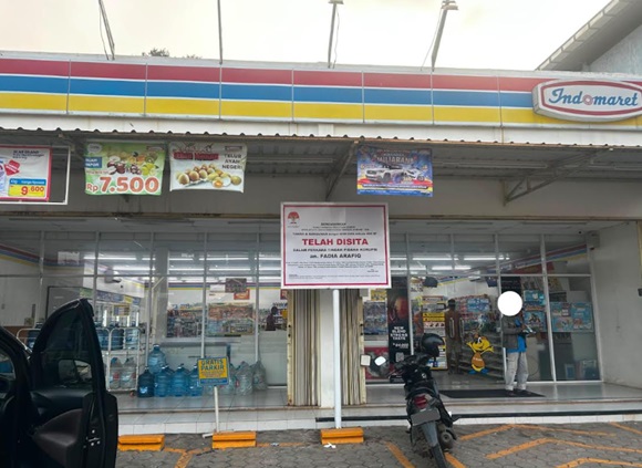 KPK pasang plang sita aset Fadia Arafik (Beritanasional/Panji)