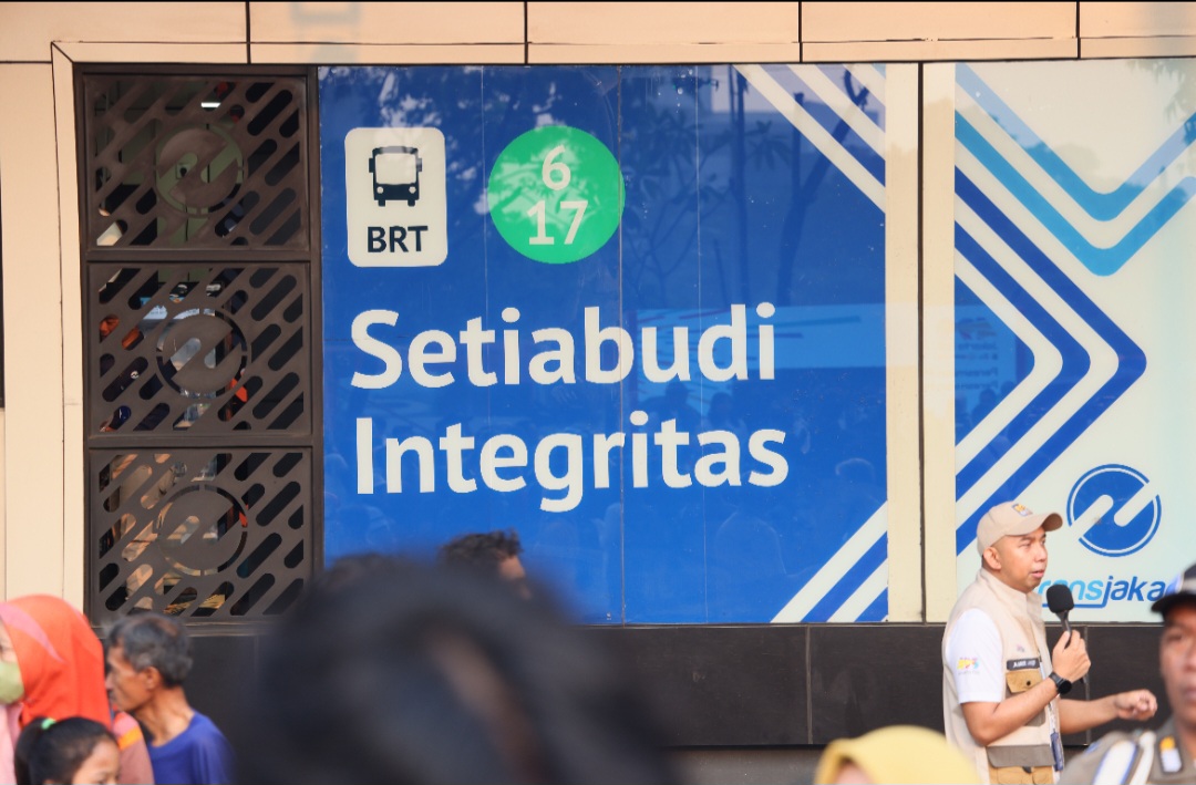 Halte Setiabudi Jakarta Selatan. (BeritaNasional/Panji)