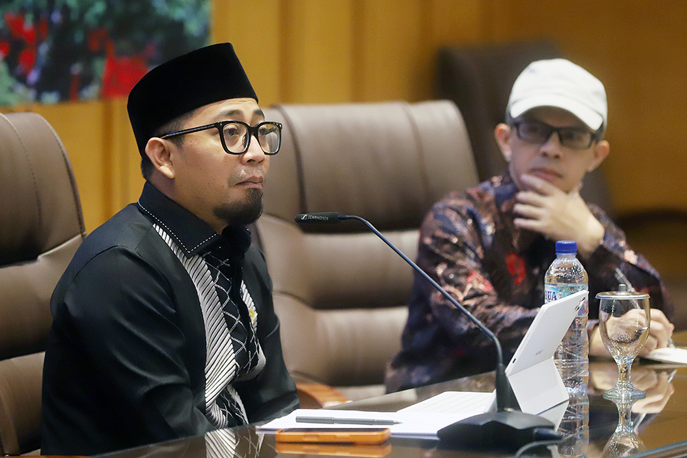 Koordinatoriat Wartawan Parlemen (KWP) bekerja sama dengan Biro Pemberitaan DPR RI menggelar diskusi  Dialektika Demokrasi dengan tema "Membangun Kedaulatan Ekonomi dalam Bingkai Demokrasi Pancasila". (BeritaNasional/Elvis Sendouw)