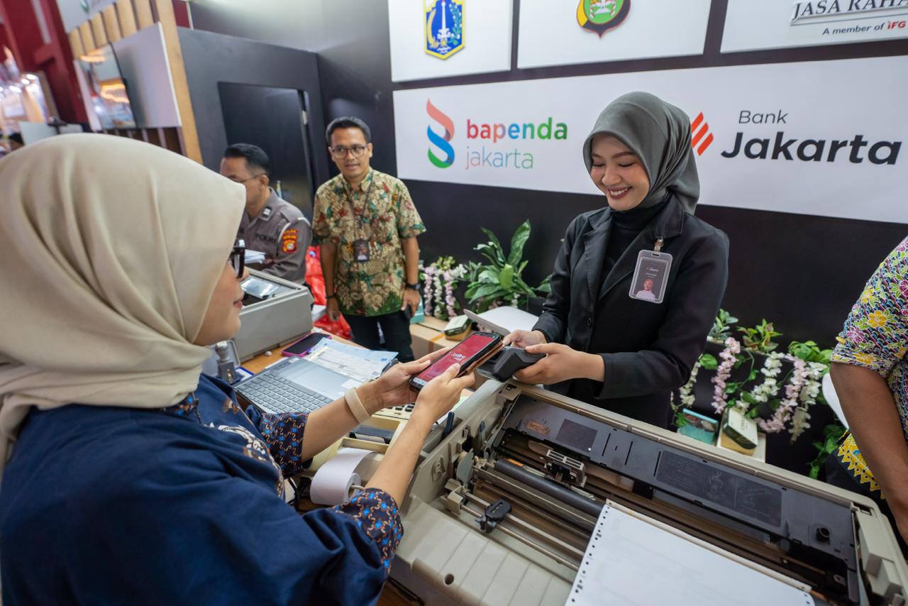Loket Pembayaran Pajak Kendaraan yang disediakan Bank Jakarta dan Bapenda DKI di Jakarta Fair, Jumat (12/6/2026). (BeritaNasional/Bank Jakarta)