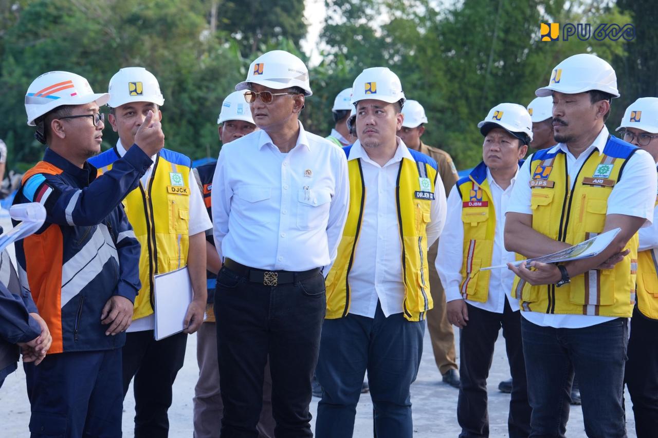 Menteri PU Dody Hanggodo cek pembangunan SR di Banyuwangi. (BeritaNasional/KemenPU)