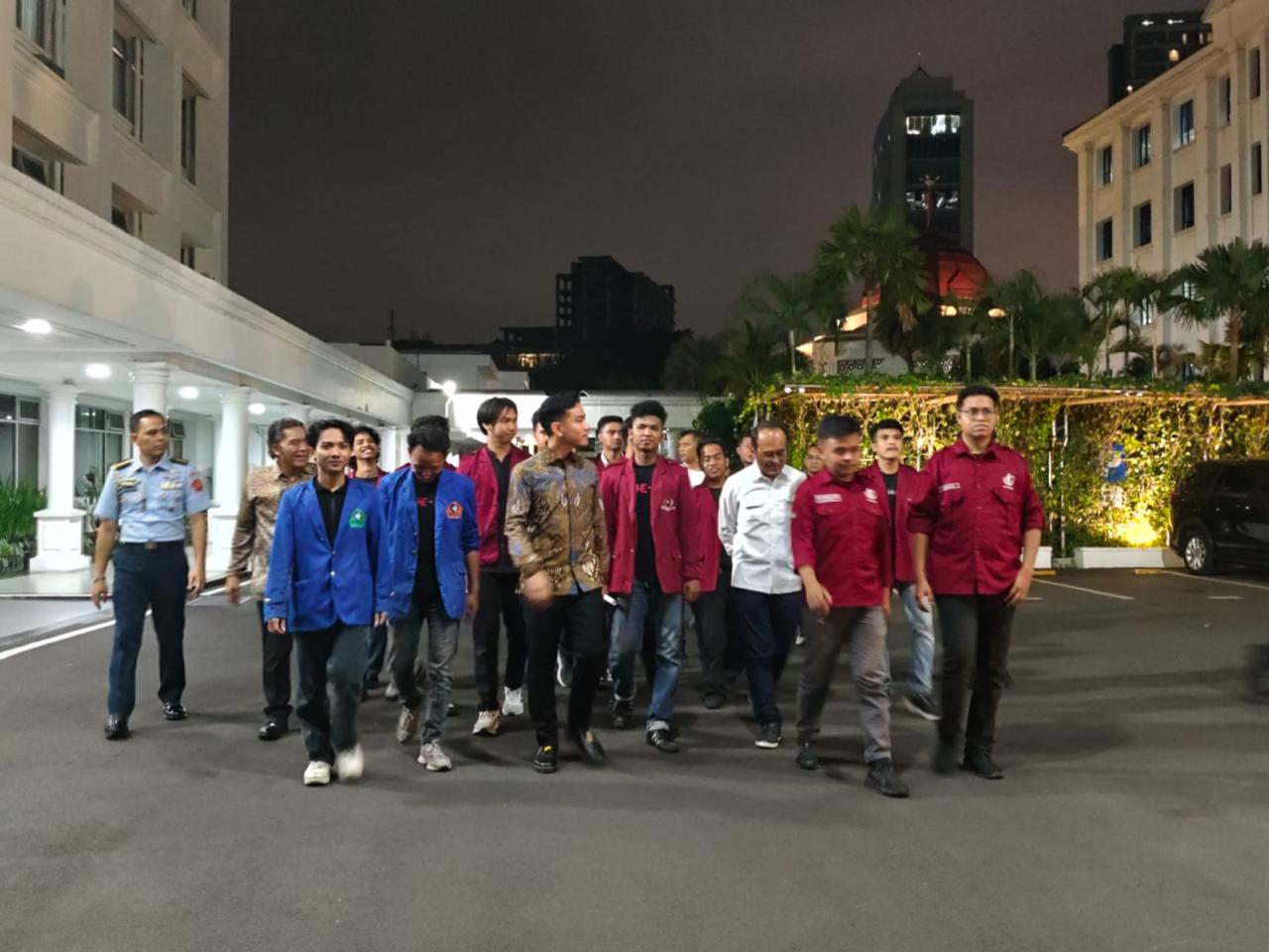 Wapres Ri Gibran Rakabuming Raka temui massa demo mahasiswa di Jakarta, Senin (15/6/2026) malam. (BeritaNasional/BPMI Setwapres)