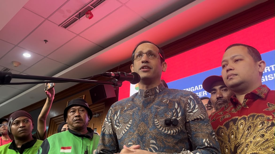 Eks Mendikbudristek Nadiem Makarim saat memberikan keterangan sebelum sidang vonis. (Foto/istimewa)