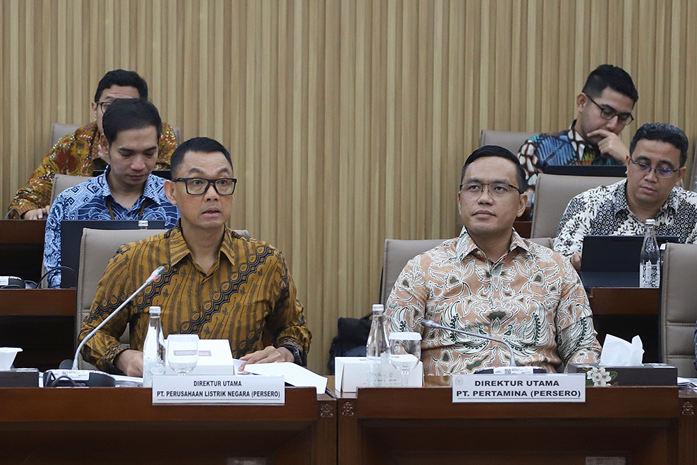 Dirut PLN Darmawan Prasodjo (kiri) saat RDP bersama anggota DPR. (BeritaNasional/Elvis Sendouw)