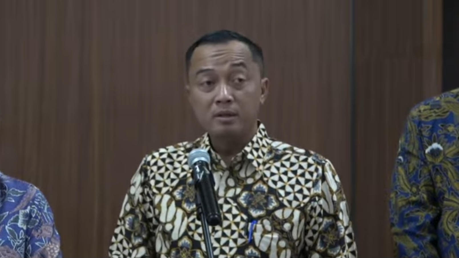 Mensesneg Prasetyo Hadi saat konferensi pers di Kompleks Parlemen. (Beritanasional.com/Panji)