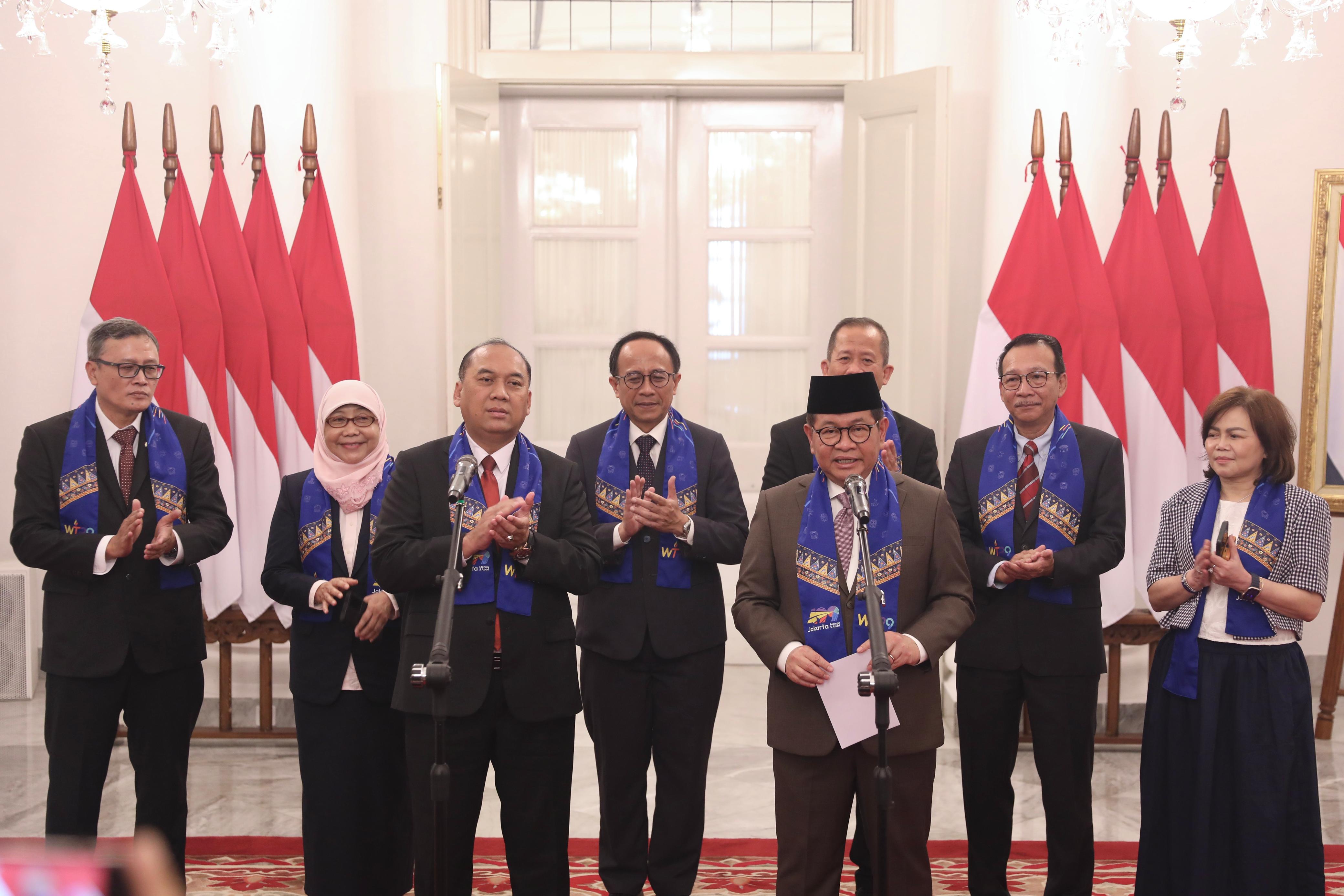 Gubernur DKI Jakarta Pramono Anung (kanan, depan) saat konferensi pers di Balai Kota DKI. (Foto/Pemprov DKI)