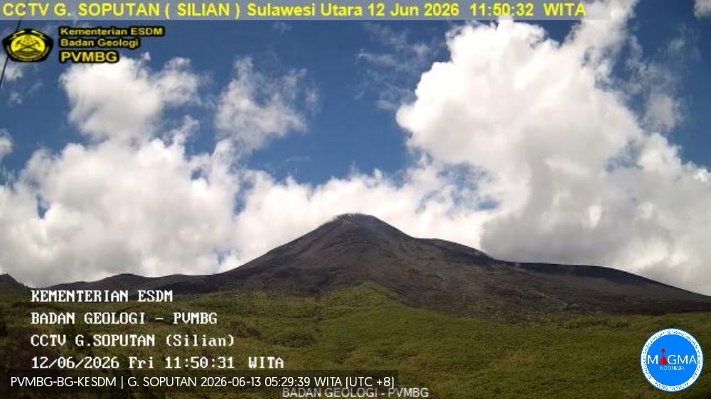 Gunung Soputan, Sulut pada Jumat (12/6/2026). (BeritaNasional/Magma ESDM)