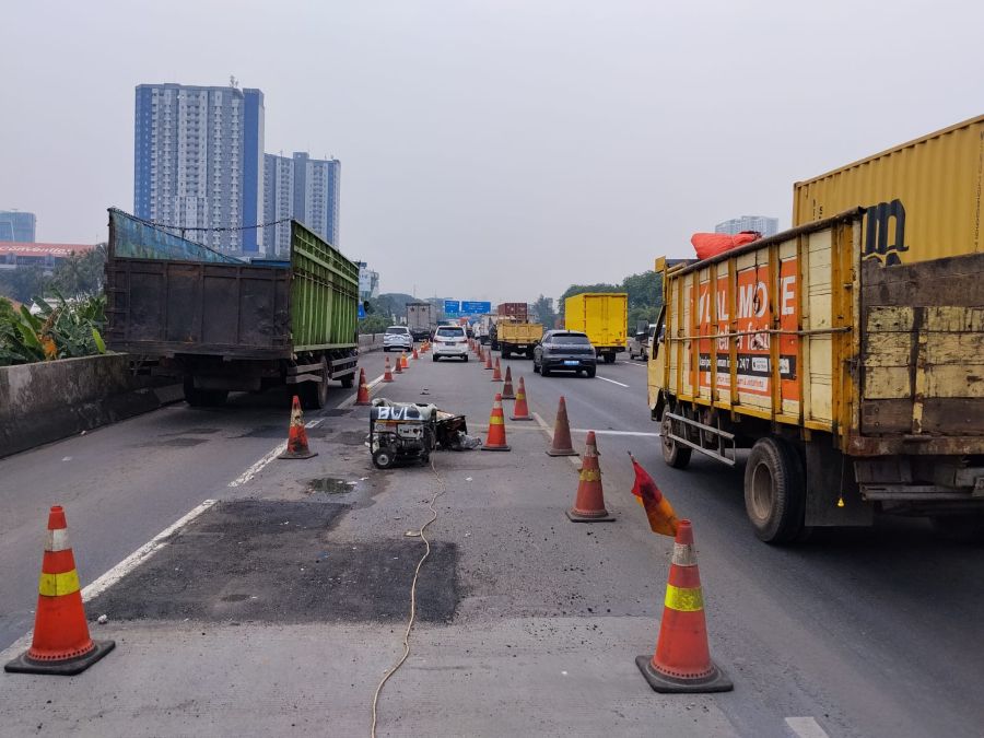 Perbaikan slab Jembatan Cisadane di Ruas Tol Jakarta–Tangerang. (Foto/doc. Jasamarga)