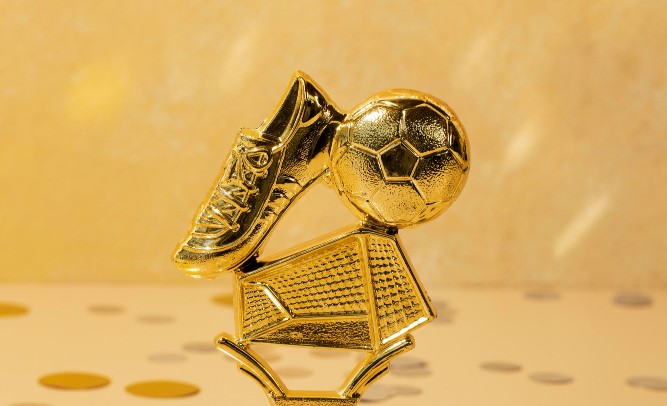 Ilustrasi sepatu emas Piala Dunia. (Foto/Magnific)