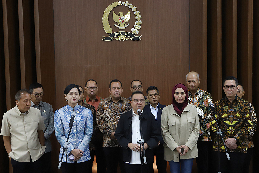 Pimpinan DPR terima OJK dan Bursa Efek Indonesia bahas penguatan pasar modal. (BeritaNasional/Elvis Sendouw)