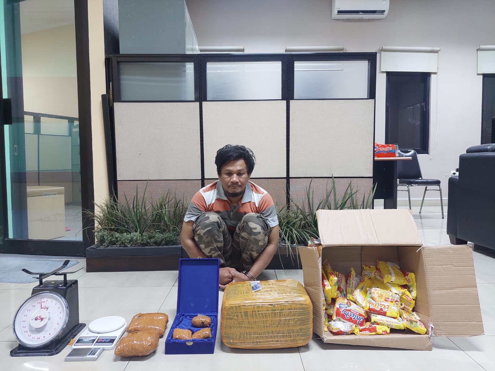 Polri Bongkar Penyelundupan 5,2 Kg Ganja yang Disamarkan dalam Mi Instan. (Foto/istimewa)