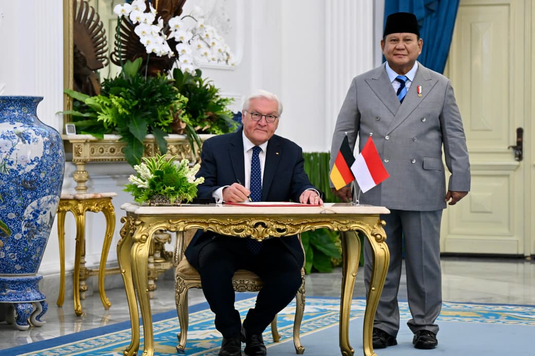 Presiden Prabowo dan Presiden Republik Federal Jerman Frank-Walter Steinmeier tandatangani Lol. (BeritaNasional/Setpres)
