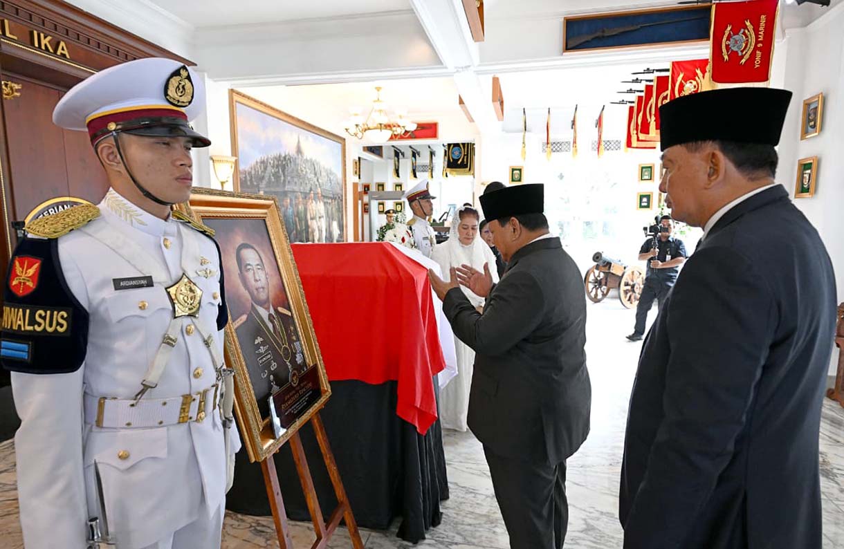 Presiden Prabowo Subianto menghadiri upacara persemayaman dan pelepasan jenazah Jenderal TNI (Purn) Ryamizard Ryacudu di Kantor Kementerian Pertahanan, Jakarta, Senin (1/6/2026). (Beritanasional.com/Oke Atmaja)